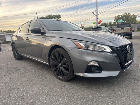 Used 2022 Nissan Altima 2.5 SR w/ Midnight Edition Package image 3