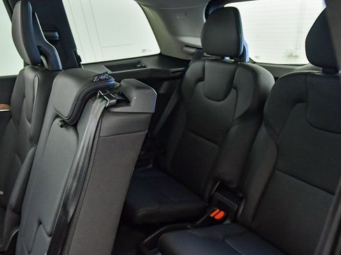 Certified 2025 Volvo XC90 B6 Plus image 23