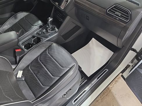 Used 2022 Volkswagen Tiguan SEL R-Line image 11