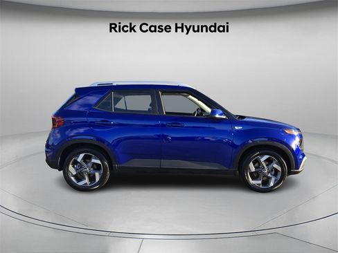 Certified 2025 Hyundai Venue SEL image 4