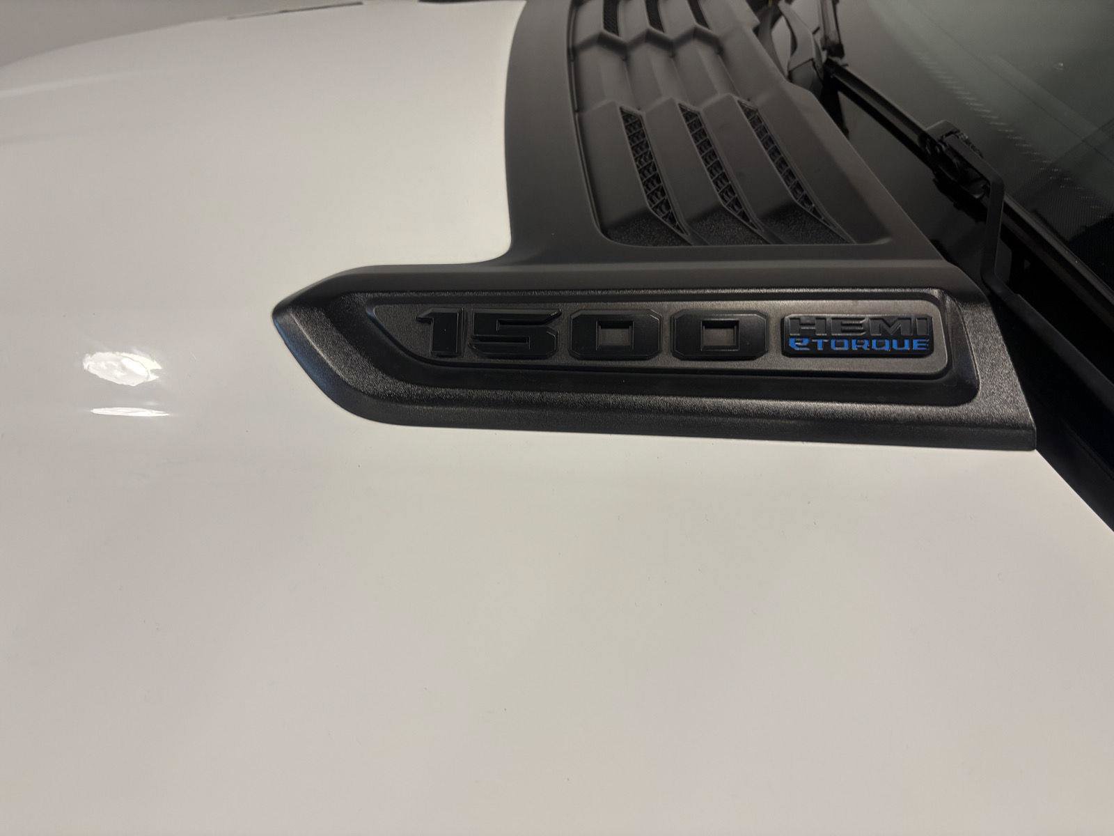 Used 2024 RAM 1500 Laramie AWD/4WD image 16