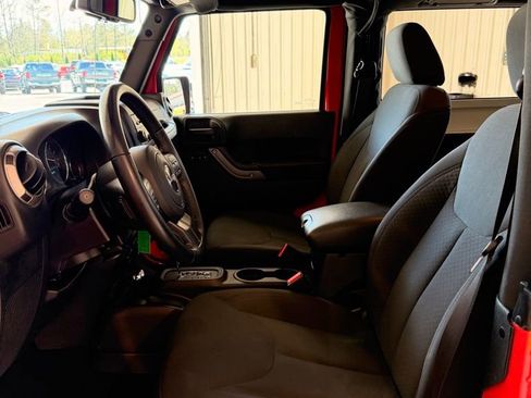 Used 2018 Jeep Wrangler Sport image 16