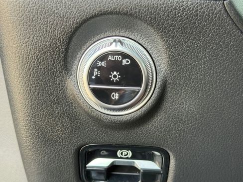 Used 2024 Mercedes-Benz C 300 4MATIC Sedan w/ Pinnacle Trim Package image 20