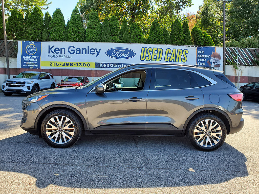 Used 2020 Ford Escape Titanium w/ Titanium Premium Package 2.0 FWD image 9