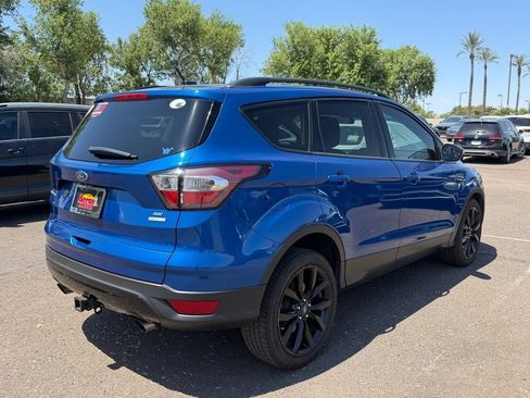 Used 2017 Ford Escape SE w/ SE Sport Appearance Package FWD image 4