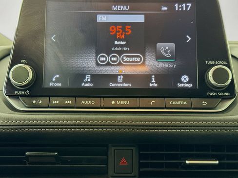 Used 2024 Nissan Rogue SV FWD image 17