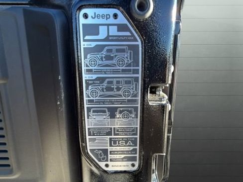 Used 2022 Jeep Wrangler Unlimited Rubicon w/ LED Lighting Group image 27