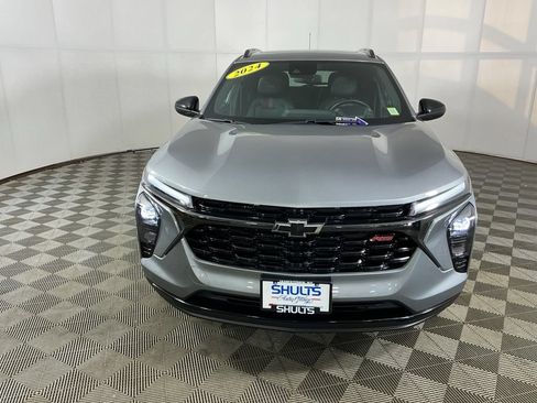 Used 2024 Chevrolet Trax RS w/ Sunroof Package FWD image 2