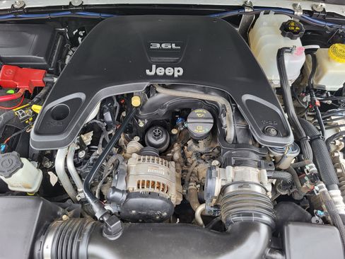 Used 2020 Jeep Gladiator Rubicon w/ Cold Weather Group AWD/4WD image 25