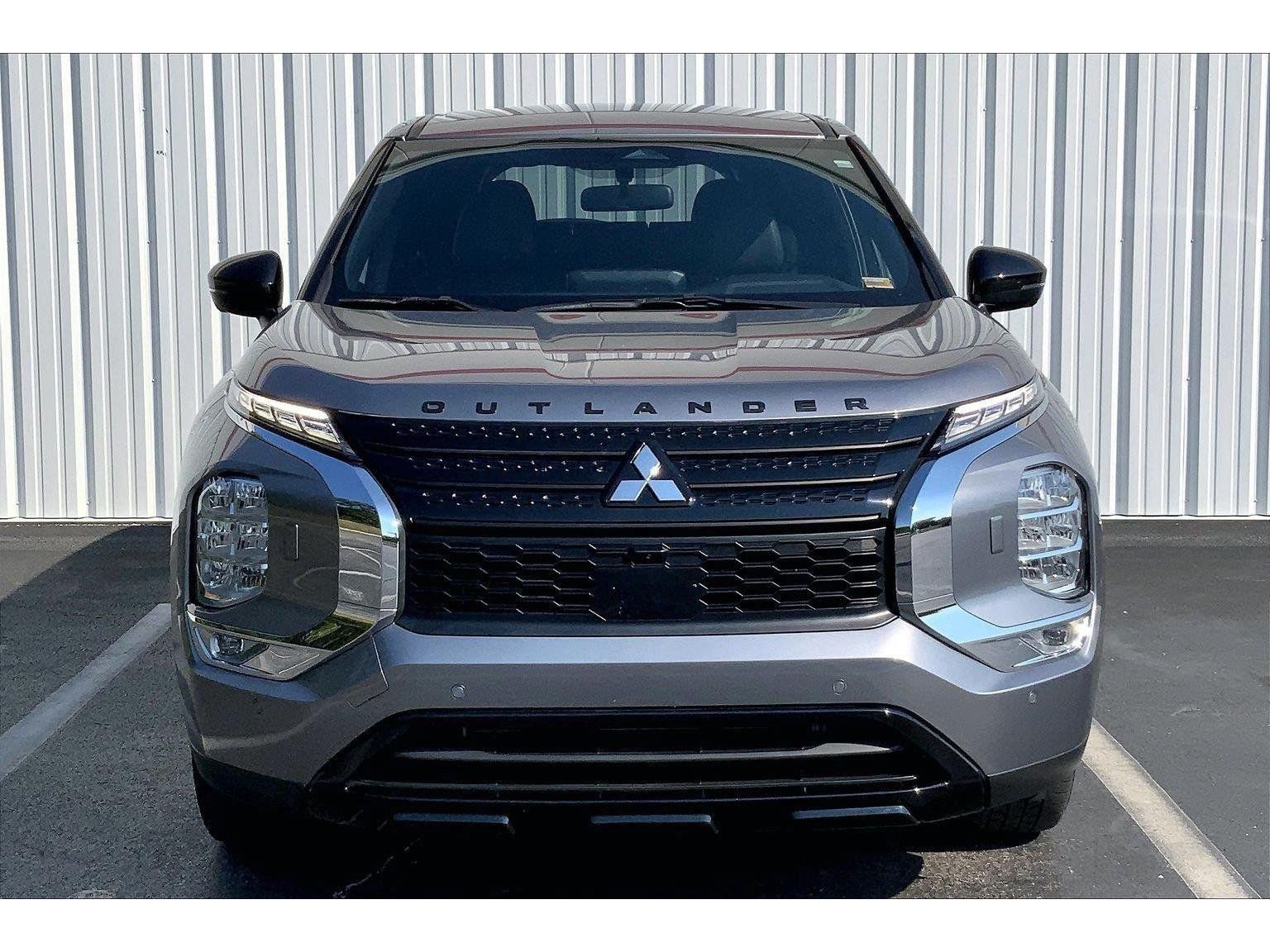 Used 2023 Mitsubishi Outlander SE Black Edition AWD/4WD image 3