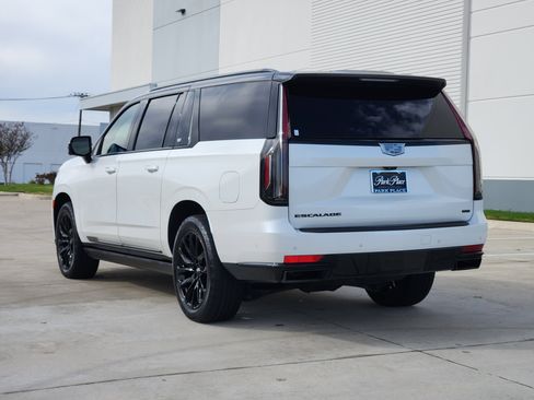 Used 2023 Cadillac Escalade ESV Sport w/ LPO, ONYX Package image 4