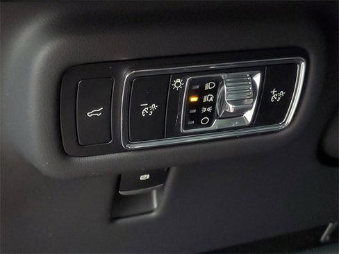 Certified 2024 Lincoln Nautilus Reserve w/ Equipment Group 202A image 19