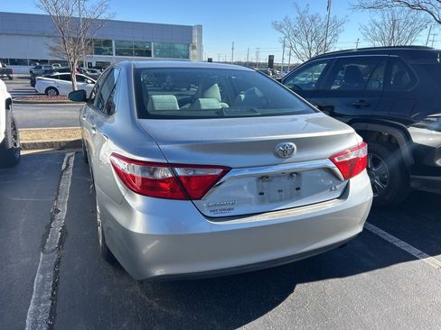 Used 2015 Toyota Camry LE image 7