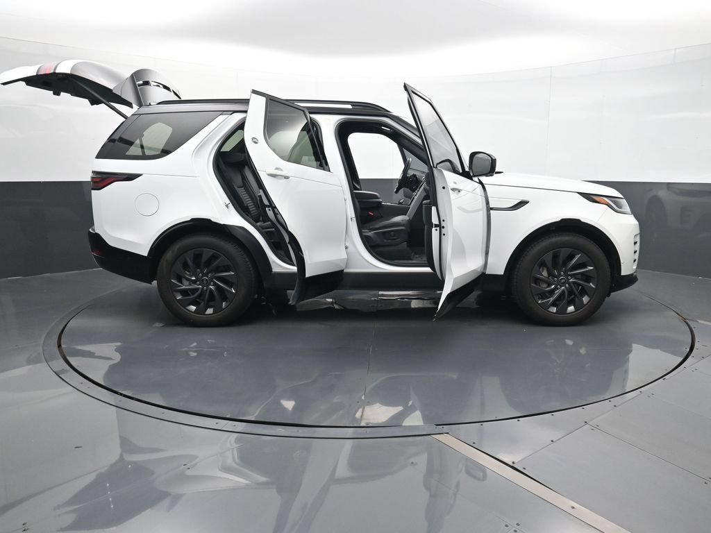 Used 2024 Land Rover Discovery Dynamic SE AWD/4WD image 31