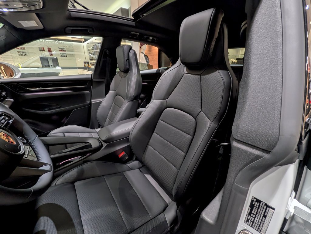 New 2026 Porsche Macan Electric RWD image 5