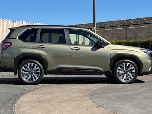 Used 2025 Subaru Forester Touring AWD/4WD image 3