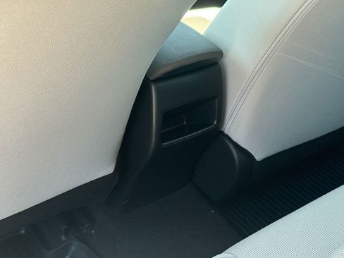 Used 2022 Toyota Corolla LE FWD image 36