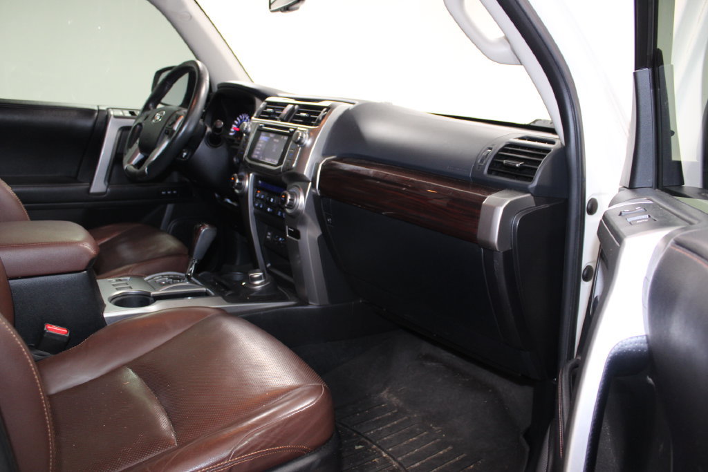Used 2016 Toyota 4Runner Limited AWD/4WD image 18