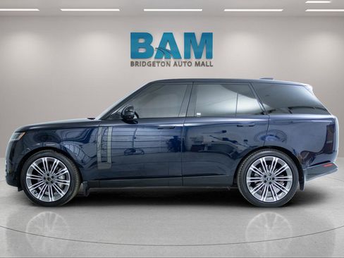 Used 2023 Land Rover Range Rover SE AWD/4WD image 4