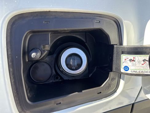 Used 2023 Jeep Renegade Latitude image 38