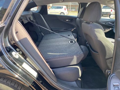 Used 2017 Chevrolet Malibu LT image 35