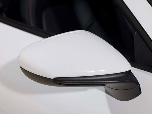 Used 2025 Porsche 911 Carrera RWD image 50