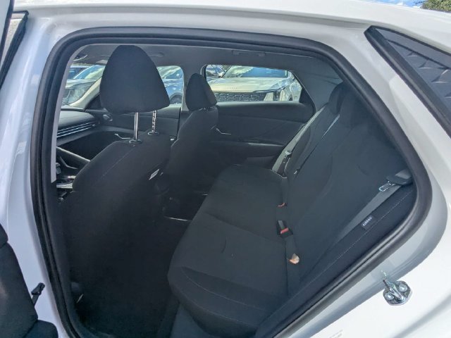 Used 2026 Hyundai Elantra SE FWD image 14