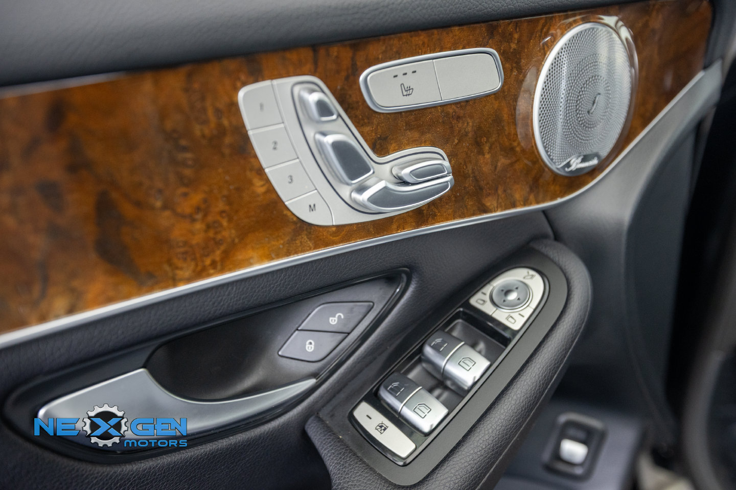 Used 2019 Mercedes-Benz GLC 300 4MATIC image 13