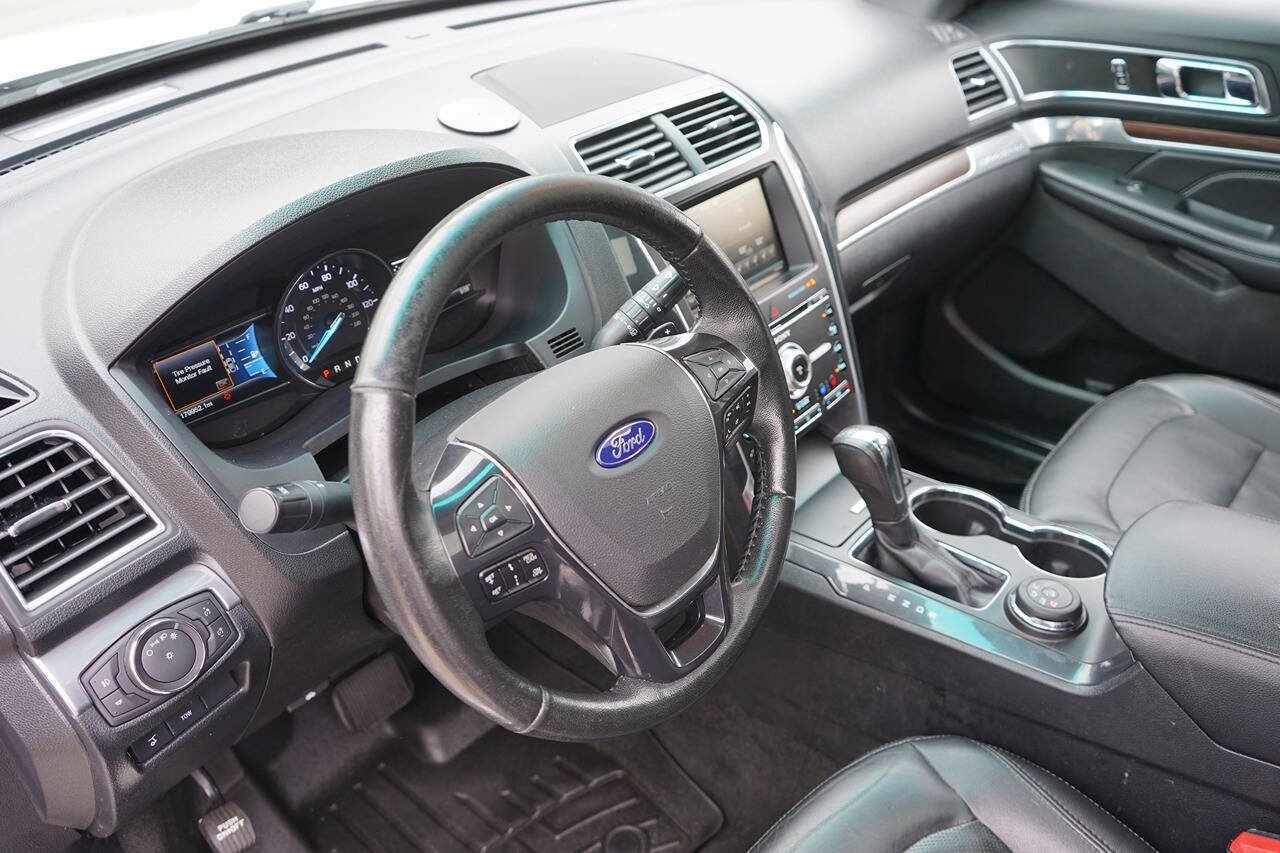 Used 2016 Ford Explorer Limited w/ Equipment Group 301A AWD/4WD image 19