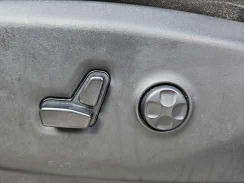 Used 2024 Chrysler Pacifica Select image 21