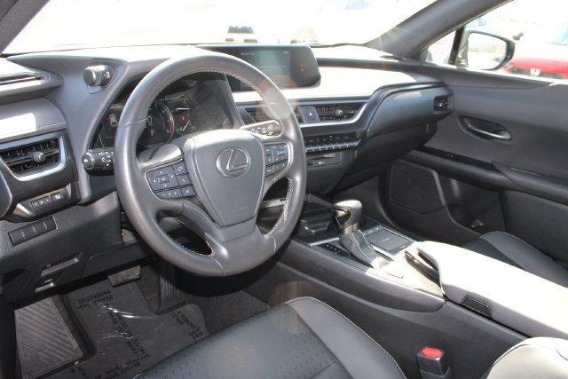 Certified 2022 Lexus UX 200 w/ Accessory Package (Z2) FWD image 11