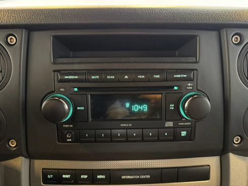 Used 2007 Jeep Commander Sport image 15