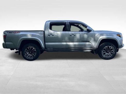 Used 2020 Toyota Tacoma TRD Sport w/ TRD Premium Sport Package AWD/4WD image 7
