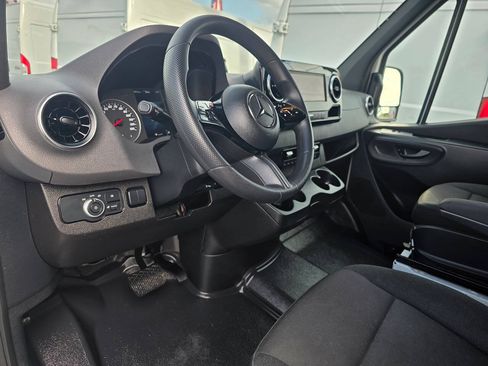 Used 2026 Mercedes-Benz Sprinter 2500 image 18