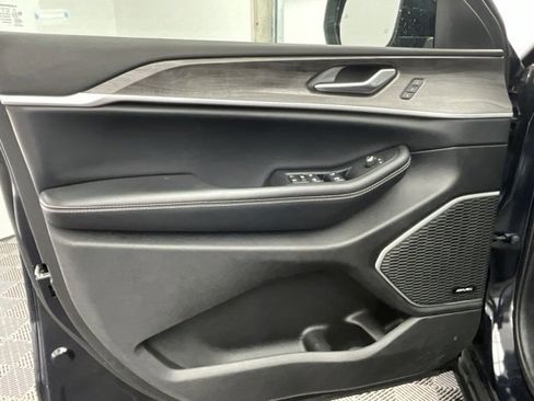 Used 2023 Jeep Grand Cherokee 4WD 4xe image 12