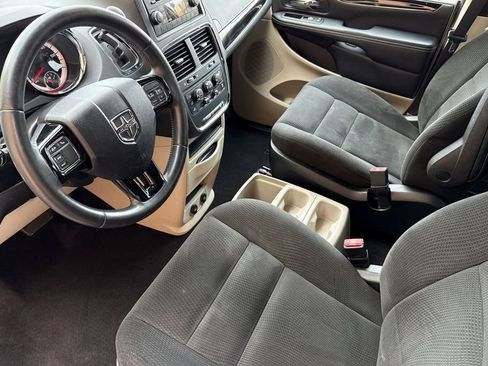 Used 2016 Dodge Grand Caravan SE image 5