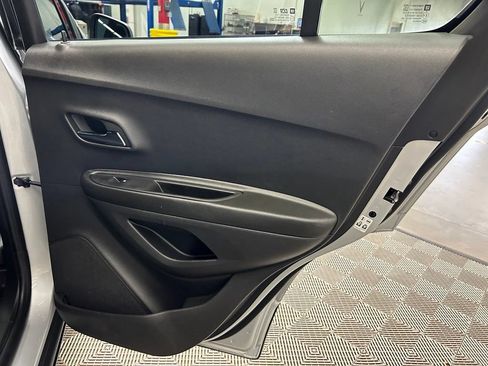 Used 2021 Chevrolet Trax LS w/ Tint and Cruise Package FWD image 11