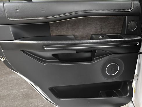 Used 2021 Ford Expedition Limited image 14