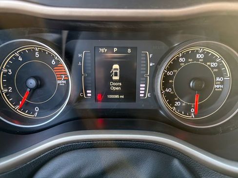 Used 2016 Jeep Cherokee Sport image 16