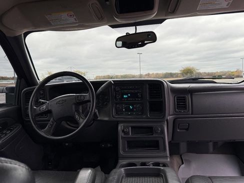 Used 2006 Chevrolet Silverado 2500 LT w/ Heavy-Duty Power Package image 15