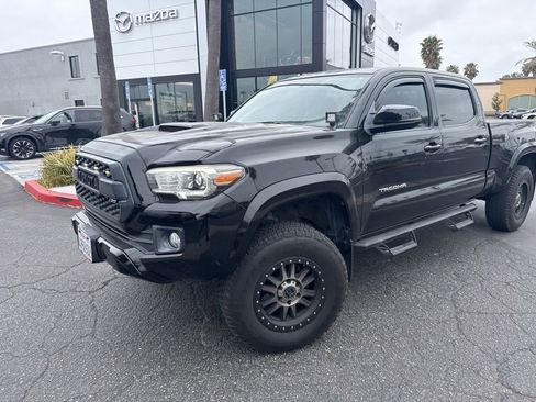 Used 2017 Toyota Tacoma TRD Sport RWD image 4