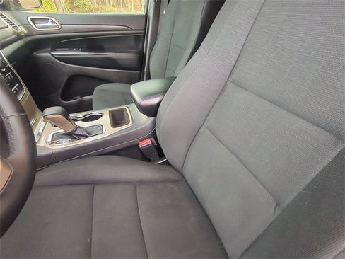 Used 2017 Jeep Grand Cherokee Laredo image 27
