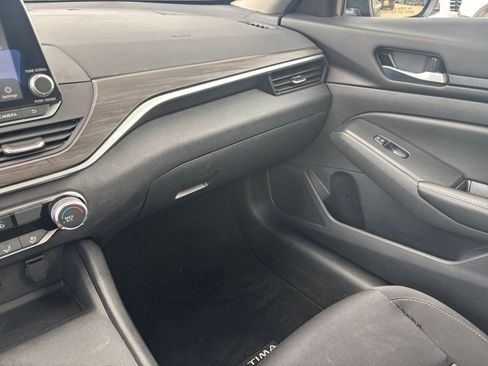 Used 2025 Nissan Altima 2.5 SV image 35