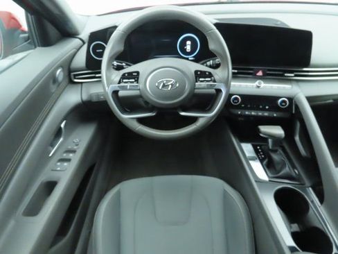 Used 2023 Hyundai Elantra SEL w/ Convenience Package image 10