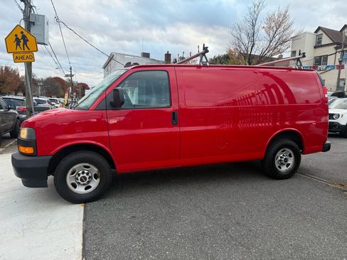 Used 2019 GMC Savana 2500 RWD image 3