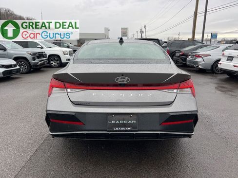 Used 2024 Hyundai Elantra SEL w/ Convenience Package image 4