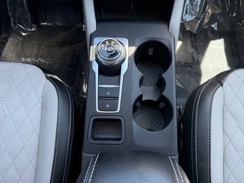 Certified 2024 Ford Escape Platinum w/ Premium Technology Package AWD/4WD image 27