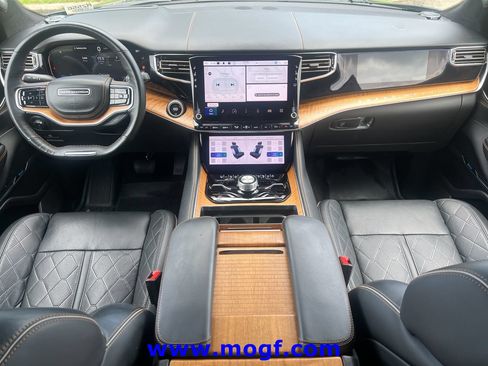 Used 2024 Jeep Grand Wagoneer L Series III AWD/4WD image 5