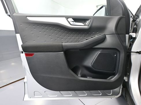 Used 2020 Ford Escape SE FWD image 18