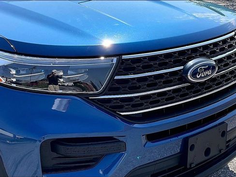 Used 2023 Ford Explorer XLT AWD/4WD image 28